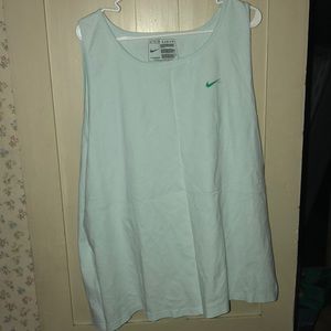 Never worn men’s Nike tank